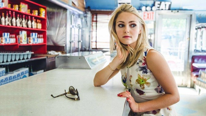 三江学院宿舍楼翻新，花费将近38万委托公司搬运行李，结果只有一个阿姨挑着扁担搬运行李，如何评价？